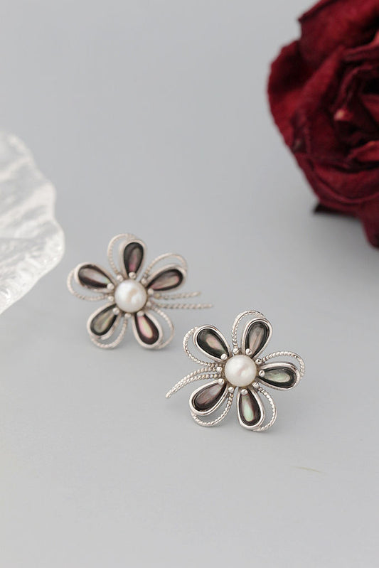 Natural Pearl Shellfish Delicate Flower Shape 925 Sterling Silver Earring Inlaid Natural Freshwater Pearl Lady Trendy Earring