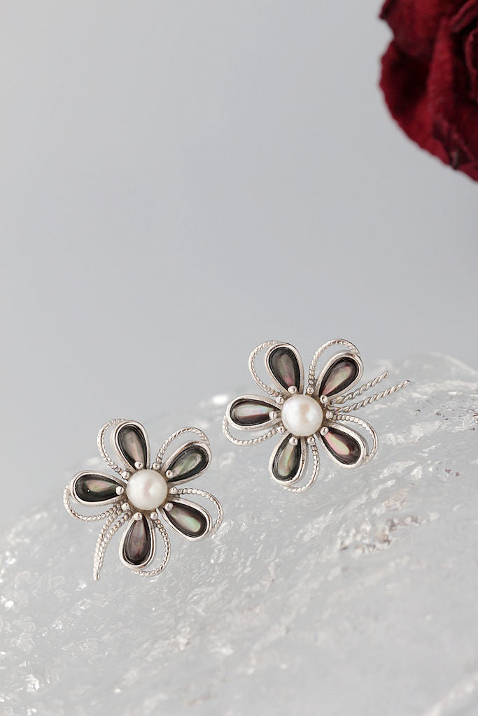 Natural Pearl Shellfish Delicate Flower Shape 925 Sterling Silver Earring Inlaid Natural Freshwater Pearl Lady Trendy Earring
