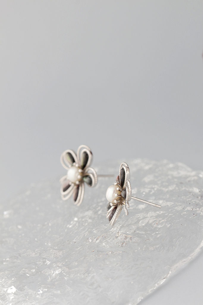 Natural Pearl Shellfish Delicate Flower Shape 925 Sterling Silver Earring Inlaid Natural Freshwater Pearl Lady Trendy Earring