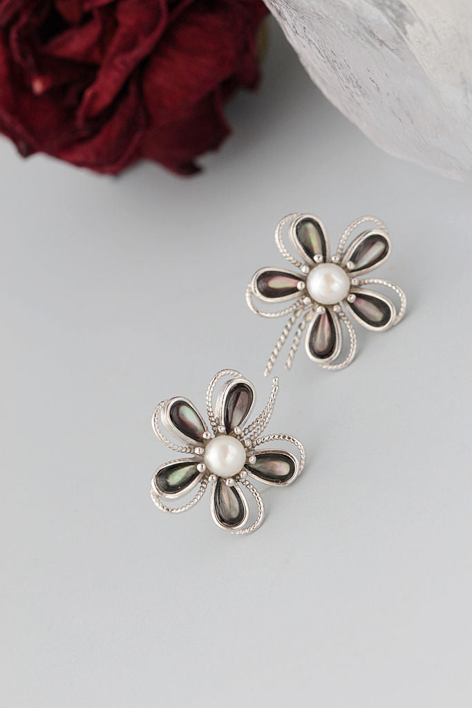 Natural Pearl Shellfish Delicate Flower Shape 925 Sterling Silver Earring Inlaid Natural Freshwater Pearl Lady Trendy Earring