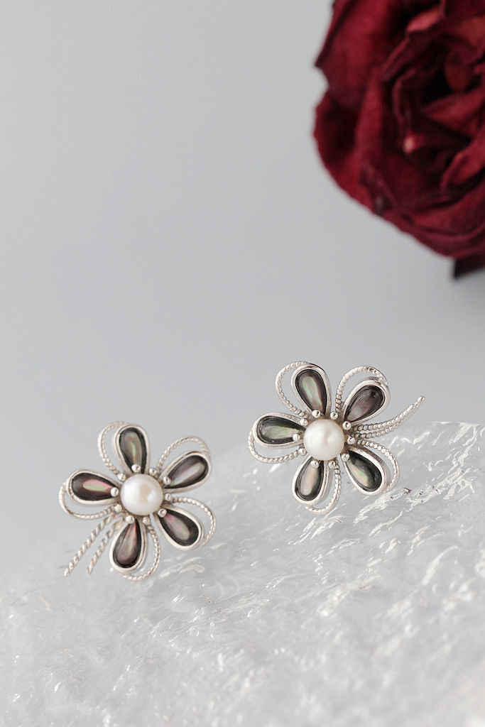 Natural Pearl Shellfish Delicate Flower Shape 925 Sterling Silver Earring Inlaid Natural Freshwater Pearl Lady Trendy Earring
