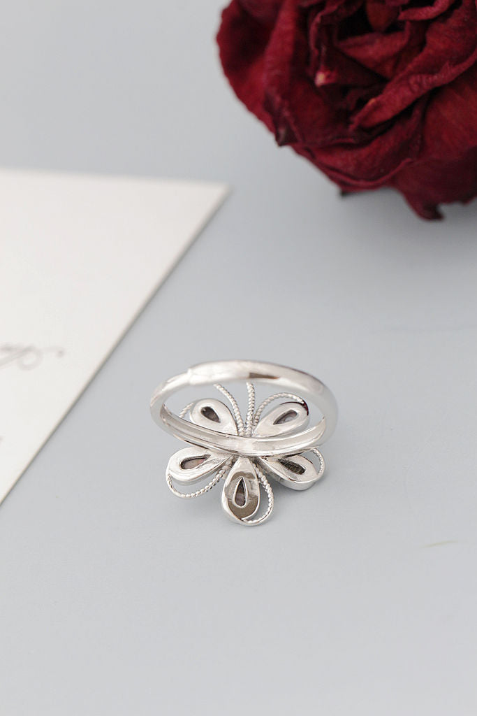Natural Pearl Shellfish Delicate Flower Shape 925 Sterling Silver Rings Inlaid Natural Freshwater Pearl Lady Ring Jewelry Gift