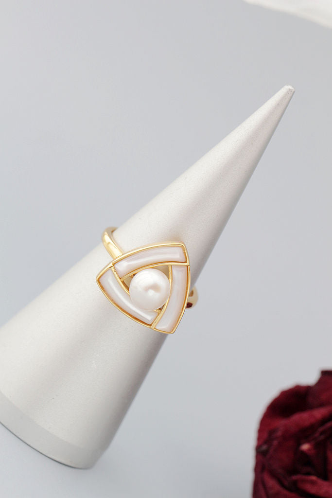 Trendy Geometric Triangular 925 Sterling Silver Rings Inlaid Natural Freshwater Pearl 18K Gold Plated Ring Lady Jewelry Gift