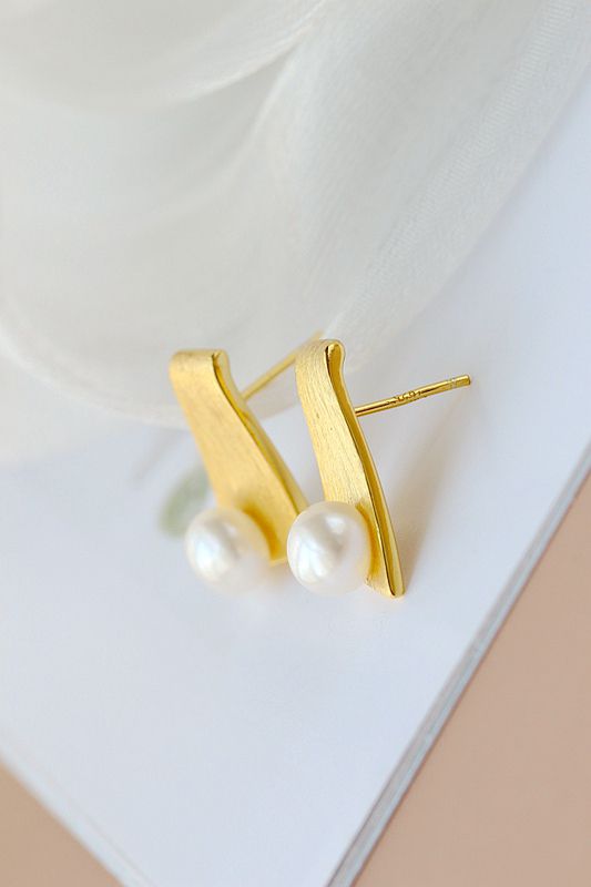 925 Sterling Silver Earring Inlaid Natural Freshwater Pearl 18K Gold Plated Earstuds