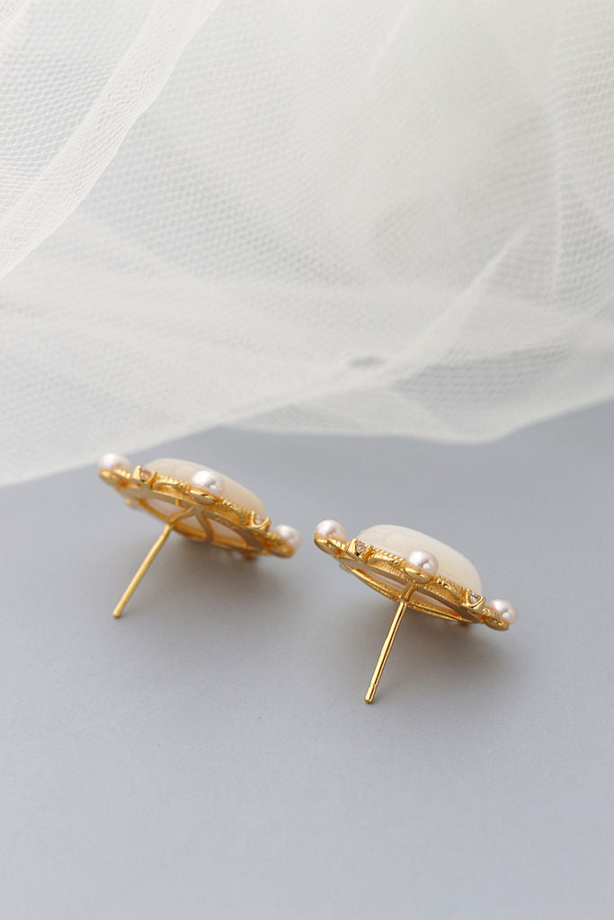 Inlaid Natural White Shell and Freshwater Pearl 18K Gold Plated Earrings Elegant lace-like pattern 925 Sterling Silver Earring