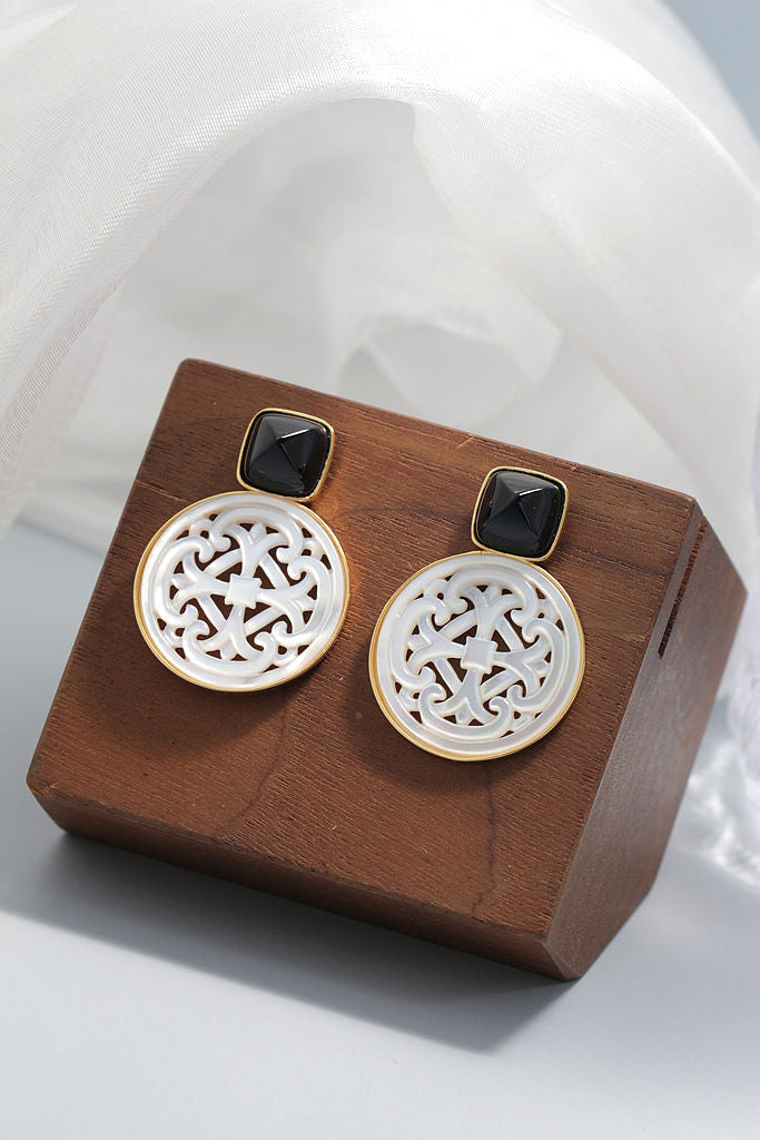 Natural White Shell Openwork 18K Gold Plated Earring Inlaid Black Agate 925 Sterling Silver Earrings Fashion Fine Jewelry Gift