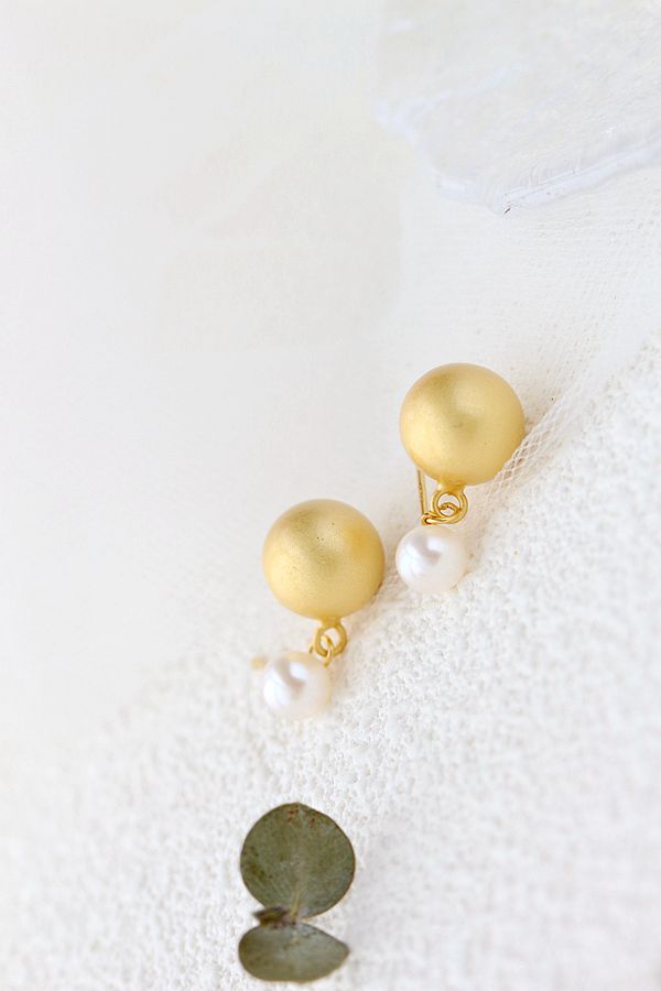 Authentic 925 Sterling Silver Earring Inlaid Natural Freshwater Pearl Fashion 18K Gold Plated Hollow Small Ball Earring Female