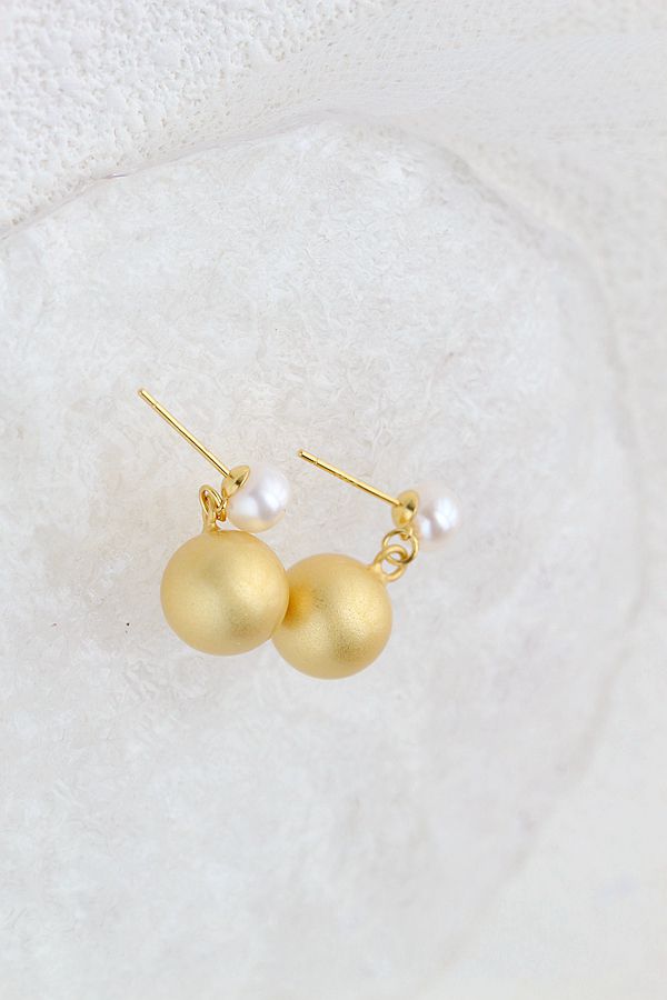 Authentic 925 Sterling Silver Earring Inlaid Natural Freshwater Pearl Fashion 18K Gold Plated Hollow Small Ball Earring Female