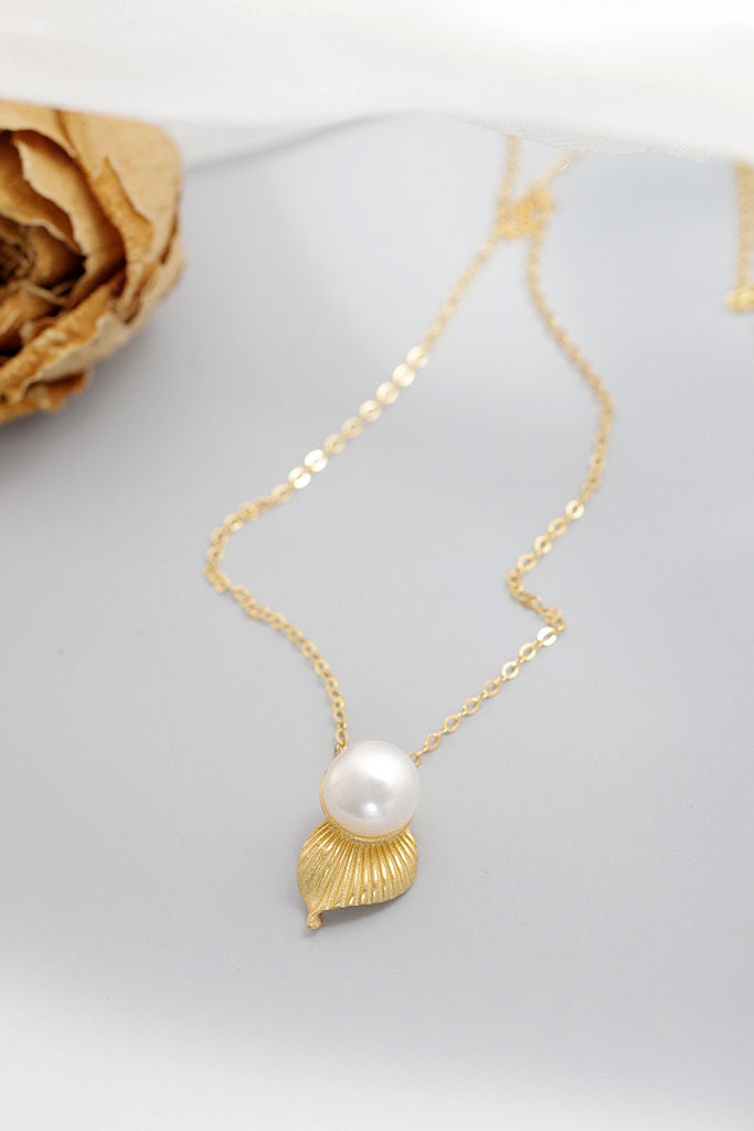 925 Sterling Silver Pendant Inlaid Natural Freshwater Pearl 18K Gold Plated Very Small Leaf Pendant Fashion Creative Jewelry