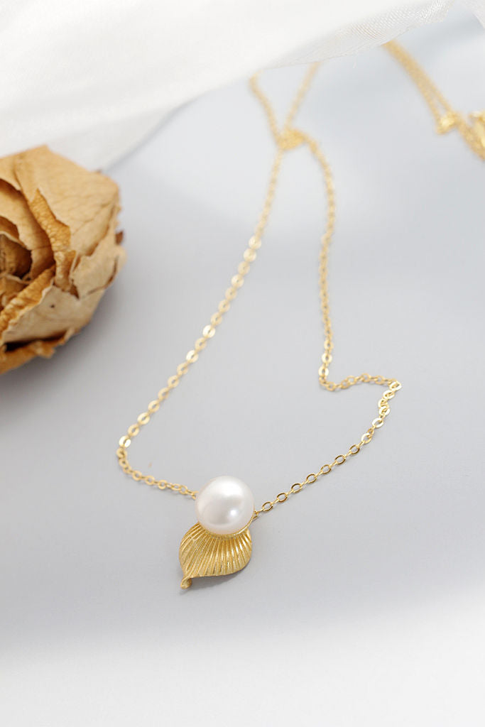 925 Sterling Silver Pendant Inlaid Natural Freshwater Pearl 18K Gold Plated Very Small Leaf Pendant Fashion Creative Jewelry