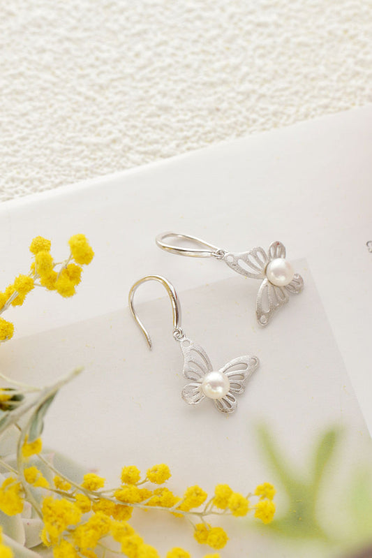 Authentic 925 Sterling Silver Earrings Fashionable Butterfly Design Inlaid Natural Freshwater Pearl Earrings Small and Exquisite