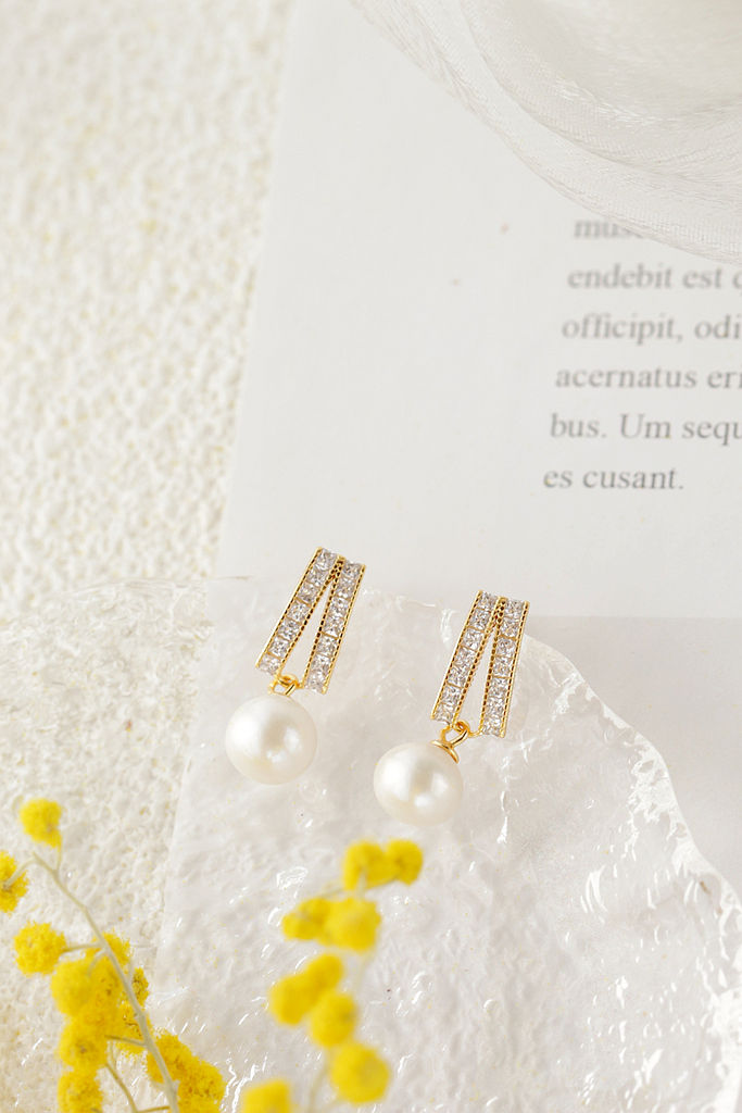 Modern Minimalist Design 925 Sterling Silver Earring Inlaid Natural Freshwater Pearl 18K Gold Plated Earring Jewelry Gift