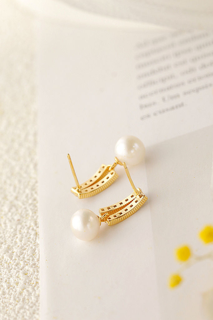 Modern Minimalist Design 925 Sterling Silver Earring Inlaid Natural Freshwater Pearl 18K Gold Plated Earring Jewelry Gift