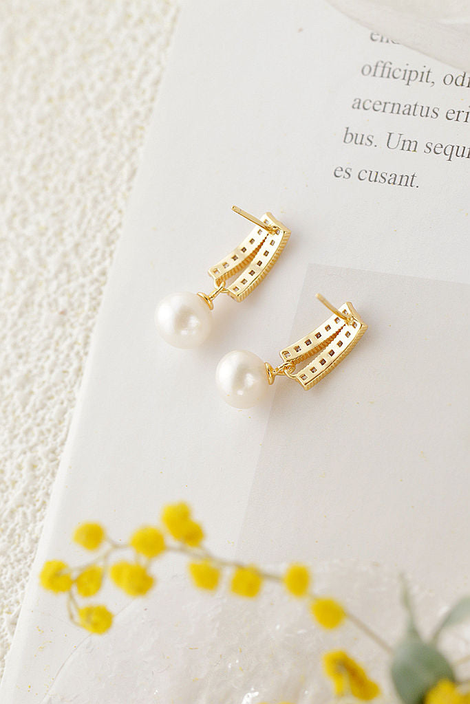 Modern Minimalist Design 925 Sterling Silver Earring Inlaid Natural Freshwater Pearl 18K Gold Plated Earring Jewelry Gift
