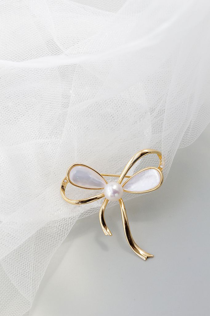 Minimalist Elegant 925 Sterling Silver Brooch 18K Gold Plated Bow Design Inlaid Natural Freshwater Pearl Shellfish Brooch Gift