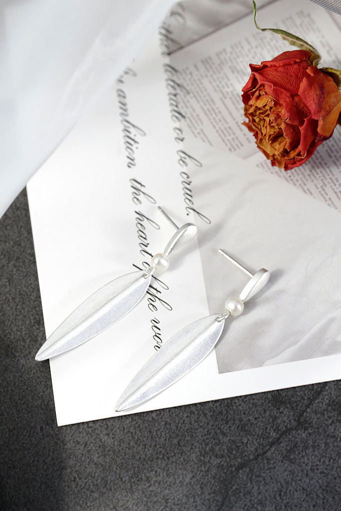Stylish Design 925 Sterling Silver Earrings Inlaid Natural Freshwater Pearl Biomimetic Bamboo Leaf Delicate and Simple Earrings