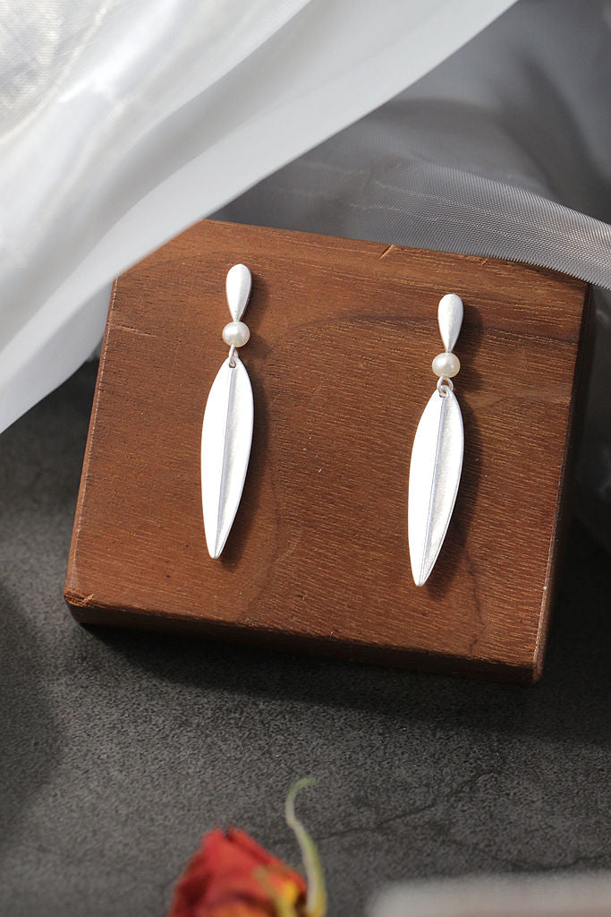 Stylish Design 925 Sterling Silver Earrings Inlaid Natural Freshwater Pearl Biomimetic Bamboo Leaf Delicate and Simple Earrings