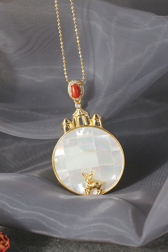 Natural Pearl Shellfish 925 Sterling Silver Pendant 18K Gold Plated Classical Castle and Small Deer Pendant Unique Elegant Gift