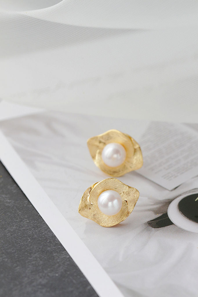Stylish Petal Simple Creative Design 925 Sterling Silver Stud Earrings Inlaid Natural Freshwater Pearl 18k Gold-Plated Earring