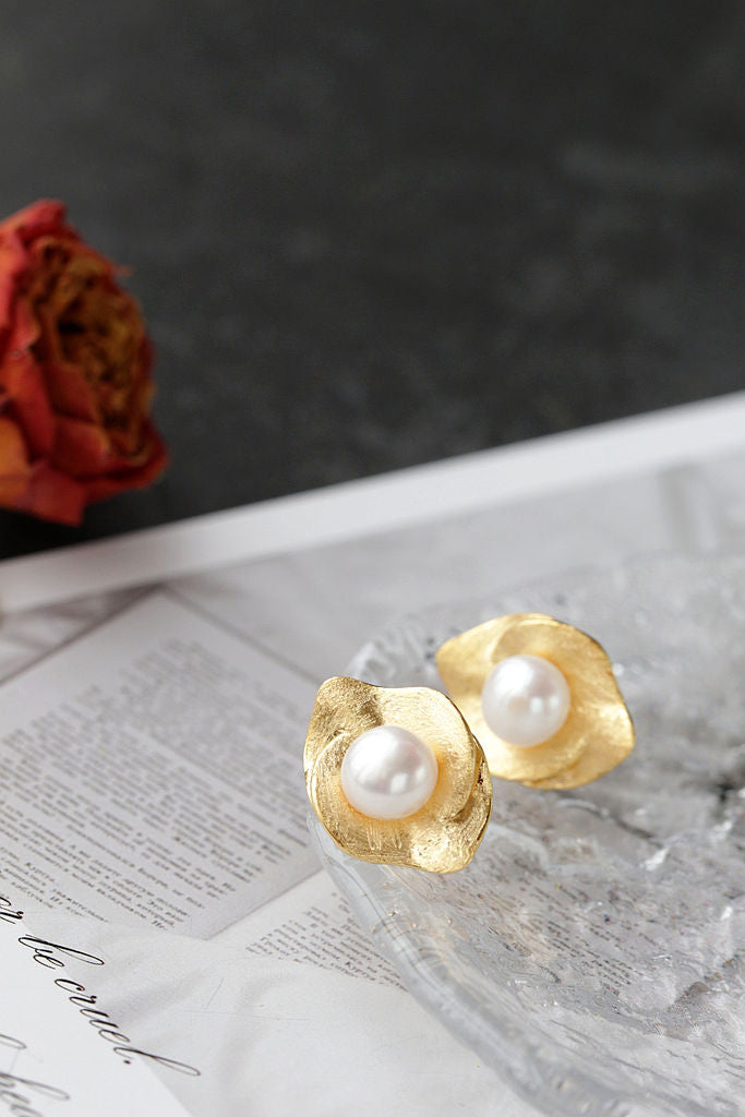Stylish Petal Simple Creative Design 925 Sterling Silver Stud Earrings Inlaid Natural Freshwater Pearl 18k Gold-Plated Earring