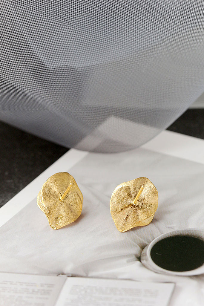 Stylish Petal Simple Creative Design 925 Sterling Silver Stud Earrings Inlaid Natural Freshwater Pearl 18k Gold-Plated Earring