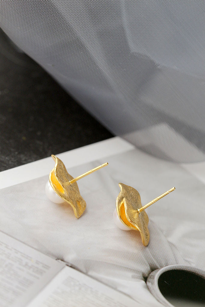 Stylish Petal Simple Creative Design 925 Sterling Silver Stud Earrings Inlaid Natural Freshwater Pearl 18k Gold-Plated Earring