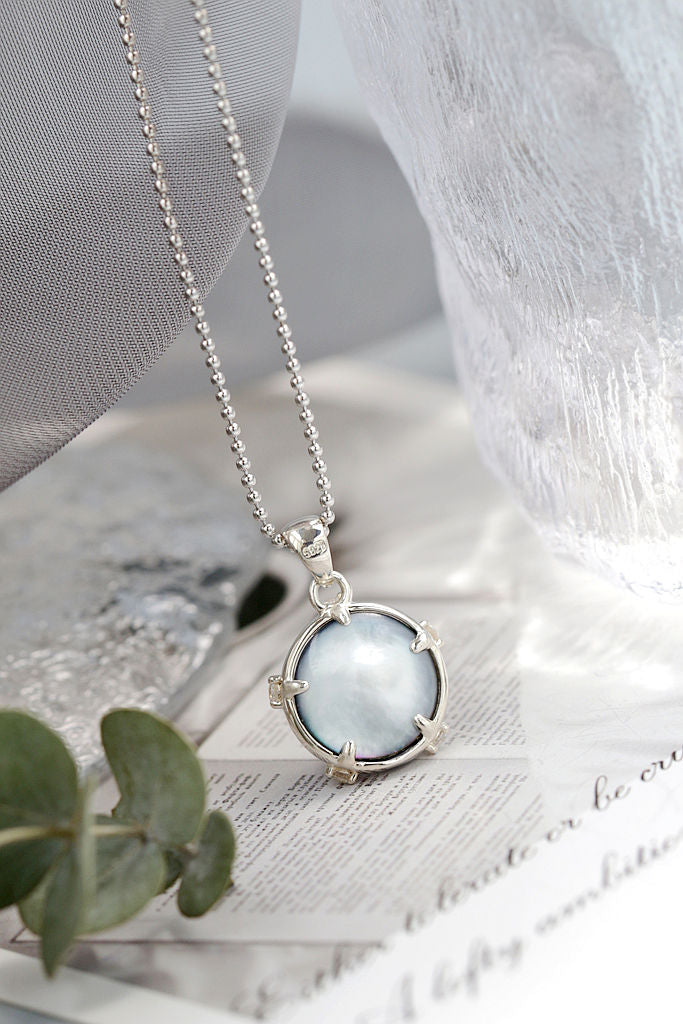 Authentic 925 Sterling Silver Pendant Inlaid Natural Mabe Pearl Delicate and Understated Pendant Fashion Elegance Jewelry Gift