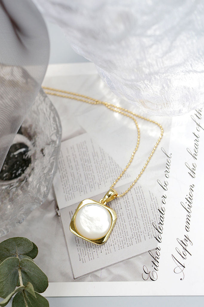 Trendy Elegant Women 925 Sterling Silver Pendant Inlaid White Mother-of-Pearl 18k Gold Plating Pendant Modern Classic Jewelry