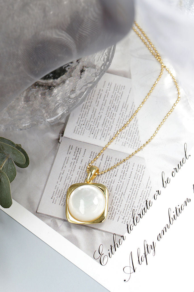 Trendy Elegant Women 925 Sterling Silver Pendant Inlaid White Mother-of-Pearl 18k Gold Plating Pendant Modern Classic Jewelry